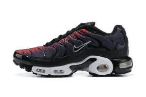 air-max-plus-tn-half-red-black.webp AIR MAX PLUS TN ‘HALF RED BLACK’