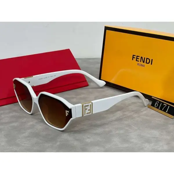 Sunglasses Fendi FDW012