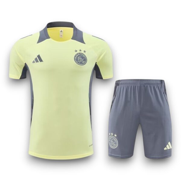 2660dd8c-Photoroom.jpg Conjunto Ajx 2024-2025 Alternativo 2 – Entrenamiento