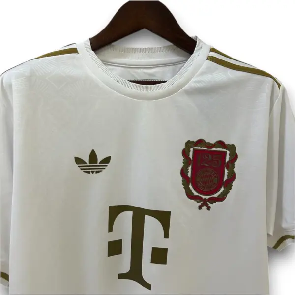 2702a10b.webp Camiseta Bayern Múnich 125th Aniversario