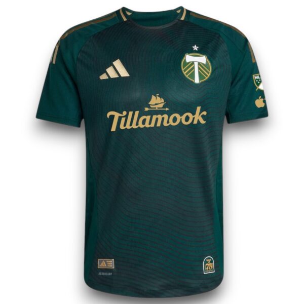 2uqWIa7tsxEUikP-Photoroom.jpg Camiseta Portland Timbers 2025 Local