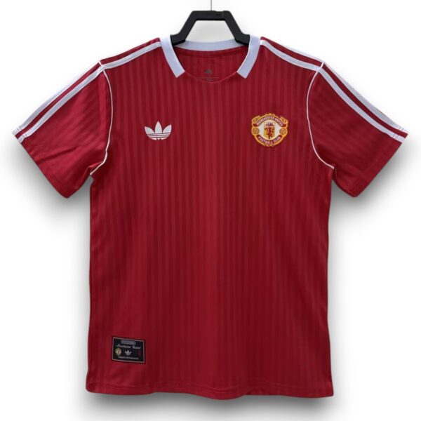 459cdce7-Photoroom.jpg Camiseta Manchester United Entrenamiento – Retro