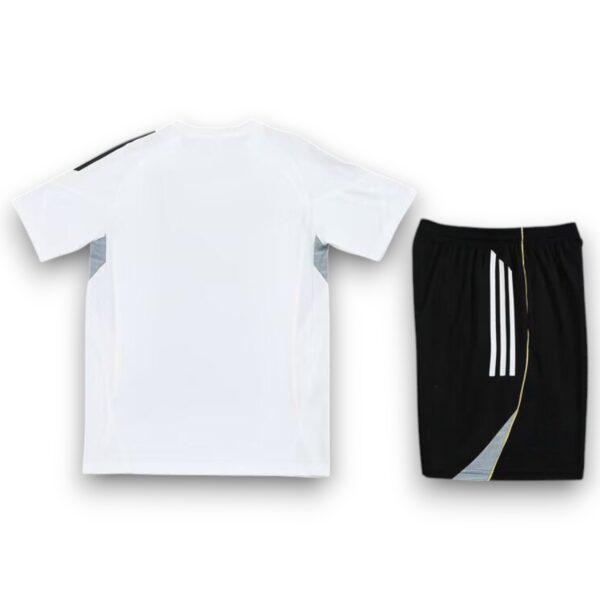 Conjunto Real Madrid 2025-2026 –  Local Entrenamiento