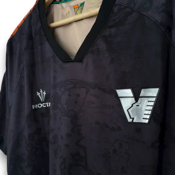 IMG-1562_d07fc3bb-6e04-45f3-a004-f9ab43eca941.webp Camiseta Venezia 2025-2026 Local
