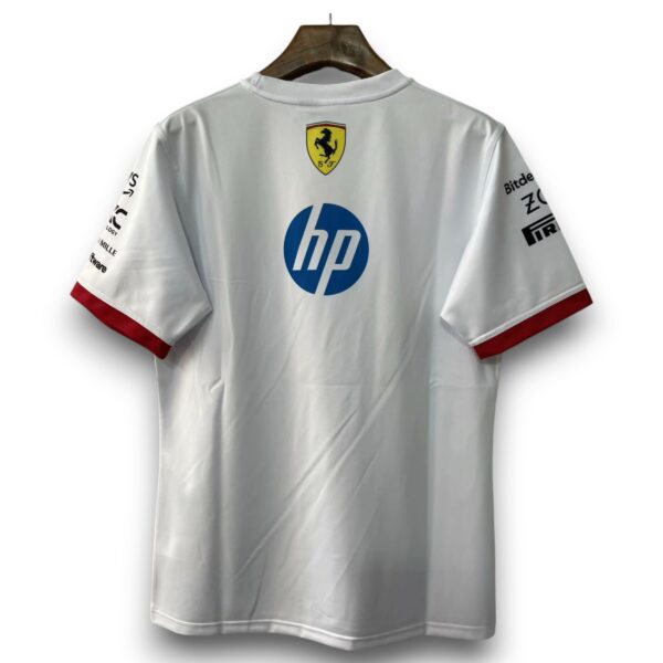 aa1d470d-Photoroom.jpg Camiseta Ferrari F1 2025 Blanca – Edición Scuderia Colección Tifosi