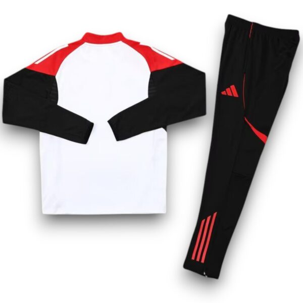 arsenal-25-26-white-with-red-black-training-suit-kid-size-3.jpg Chándal Arsenal 2025-2026 Local – Entrenamiento