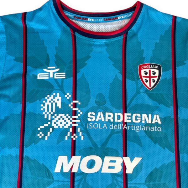 camiseta-cagliari-25-26-tercera3-Photoroom.jpg Camiseta Cagliari Calcio 2025-2026 Alternativa
