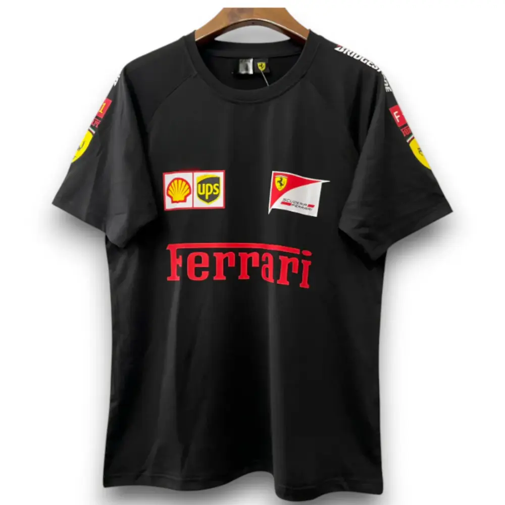 camiseta-ferrari-black-3-xl.webp Camiseta Ferrari F1 2025 Scuderia Black