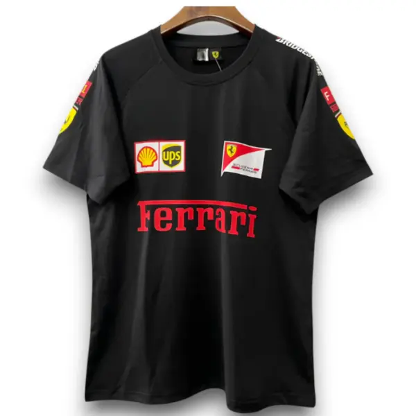 camiseta-ferrari-black-3-xl.webp Camiseta Ferrari F1 2025 Scuderia Black