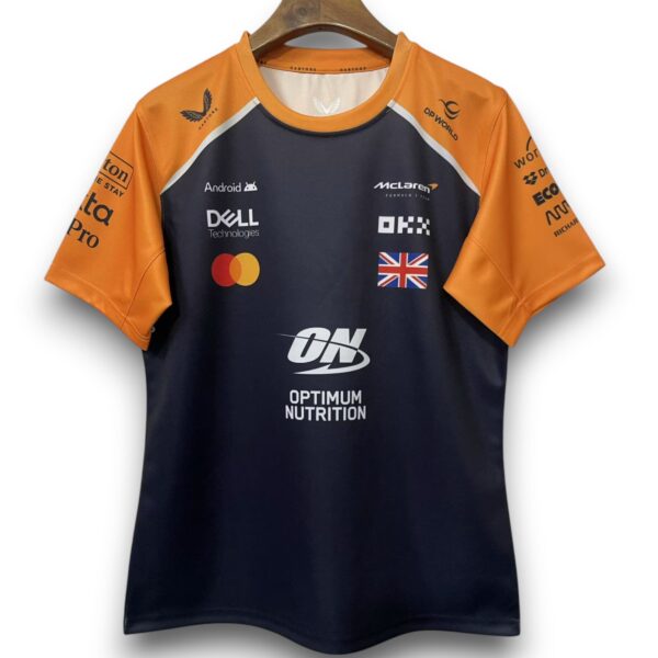camiseta-maclaren-25-black-Photoroom.jpg Polo McLaren F1 2025 Lando Norris Negro – Edición Paddock