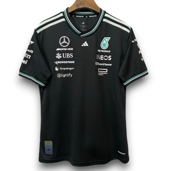 camiseta-mercedes-25-black-Photoroom.jpg Camiseta Mercedes F1 2025 Black Edition | Colección Silver Arrows