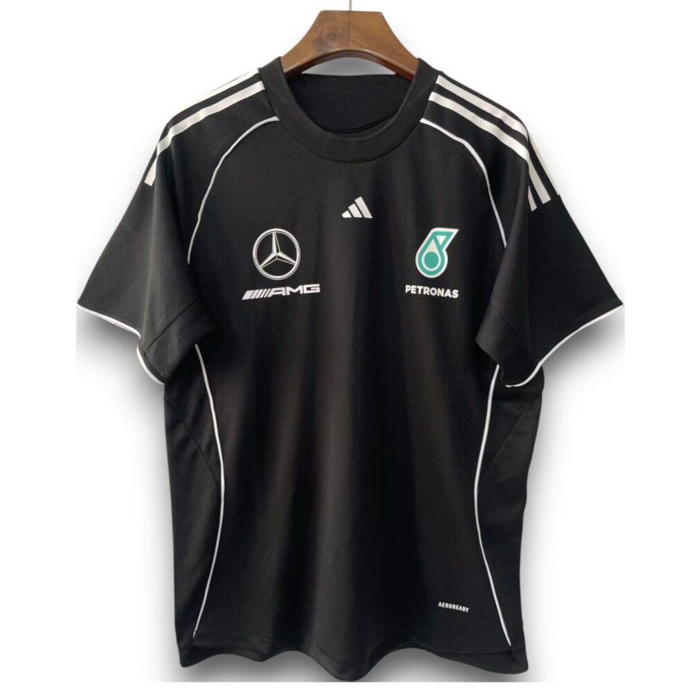 cd924ae3-Photoroom.jpg Camiseta Mercedes F1 2025 Black Edition | AMG Petronas Team