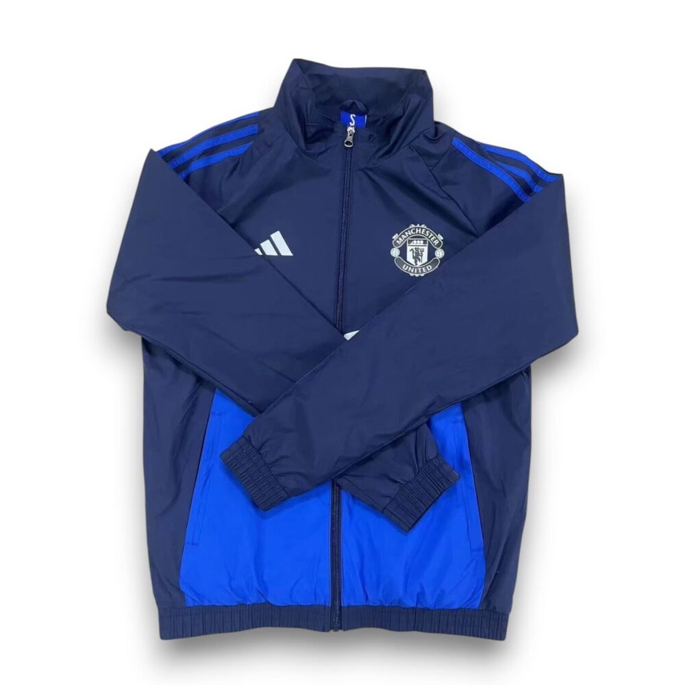 cortavientos-man-united-blue-Photoroom.jpg Chaqueta Manchester United 2024-2025 Local – Cortavientos