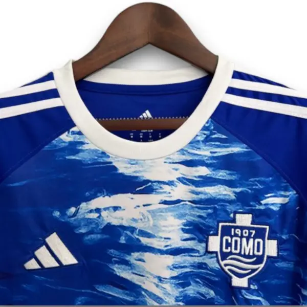 de27b1c3-600x600-1.webp Camiseta Como 2025-2026 Local