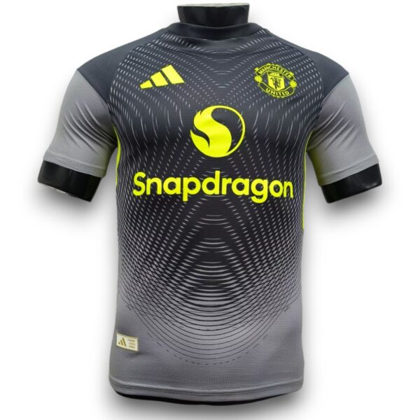 man-u-25-26-black-grey-training-player-version-Photoroom.jpg Camiseta Manchester United 2025-2026 Entrenamiento 2 – Version Pro Player