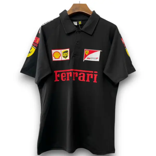 polo-ferrari-black-s-3xl.webp Polo Ferrari F1 2025-2026 Scuderia Black | Colección Paddock