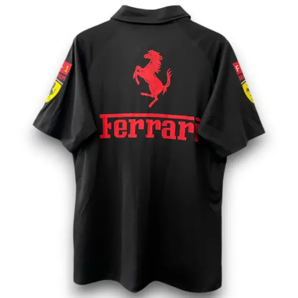 polo-ferrari-black-s-3xl1.webp Polo Ferrari F1 2025-2026 Scuderia Black | Colección Paddock