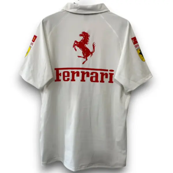 polo-ferrari-white-s-3xl1.webp Polo Ferrari F1 2025-2026 Scuderia White | Colección Paddock