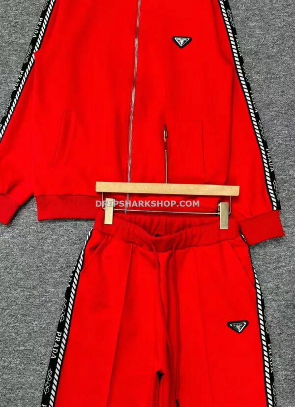 060fb144 Chandal Prada - Rojo