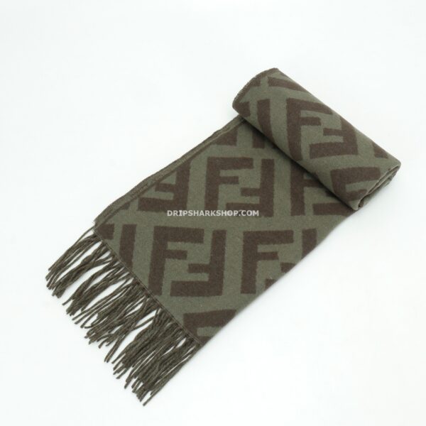 0a57c9e0 Bufanda FENDI