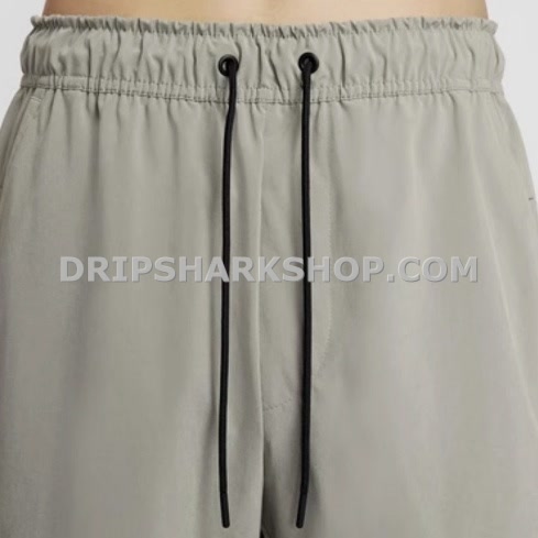 NK TECH SHORTS - Gris