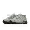 ASICS NYC - Gris