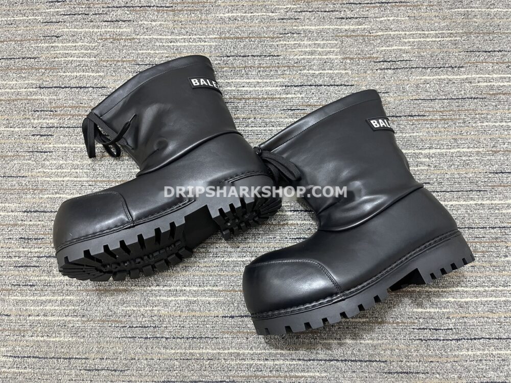 1c038608 Botas BALENCIAGA