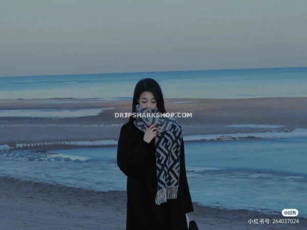 26ccc8c0 Bufanda FENDI