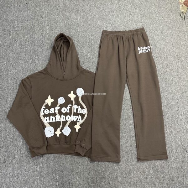 301c9cf7 BROKEN PLANET Tracksuit - Marrón