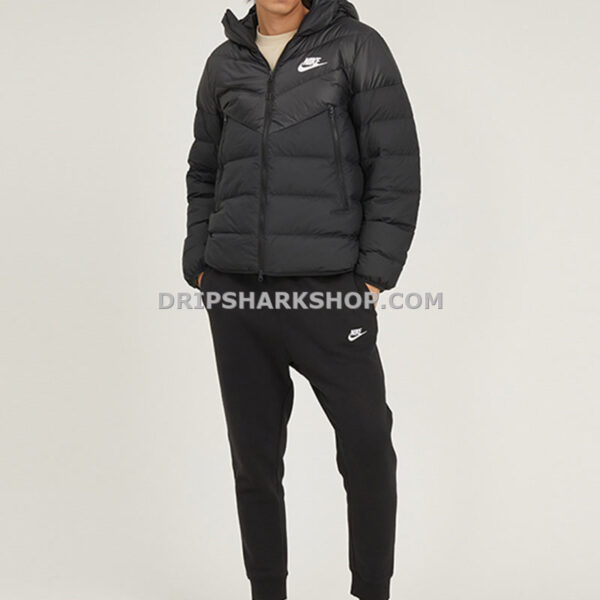 3a485609 NIKE JACKET - Negro