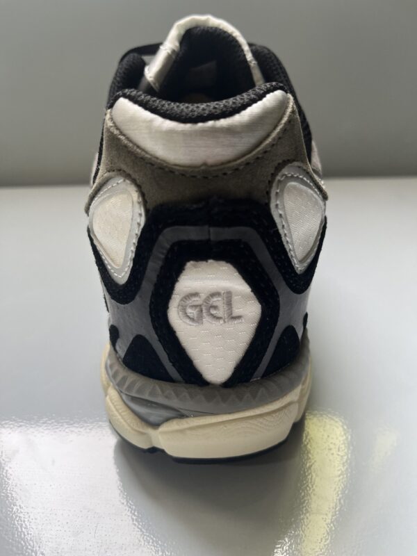 Asics NYC Waterproof - Beige