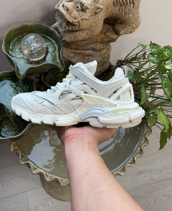 64bb2e72 BALENCIAGA - Beige