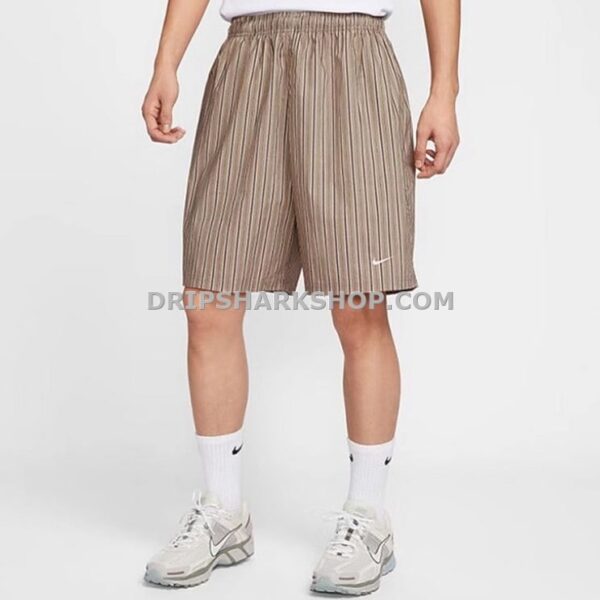 NK TECH SHORTS - Marrón