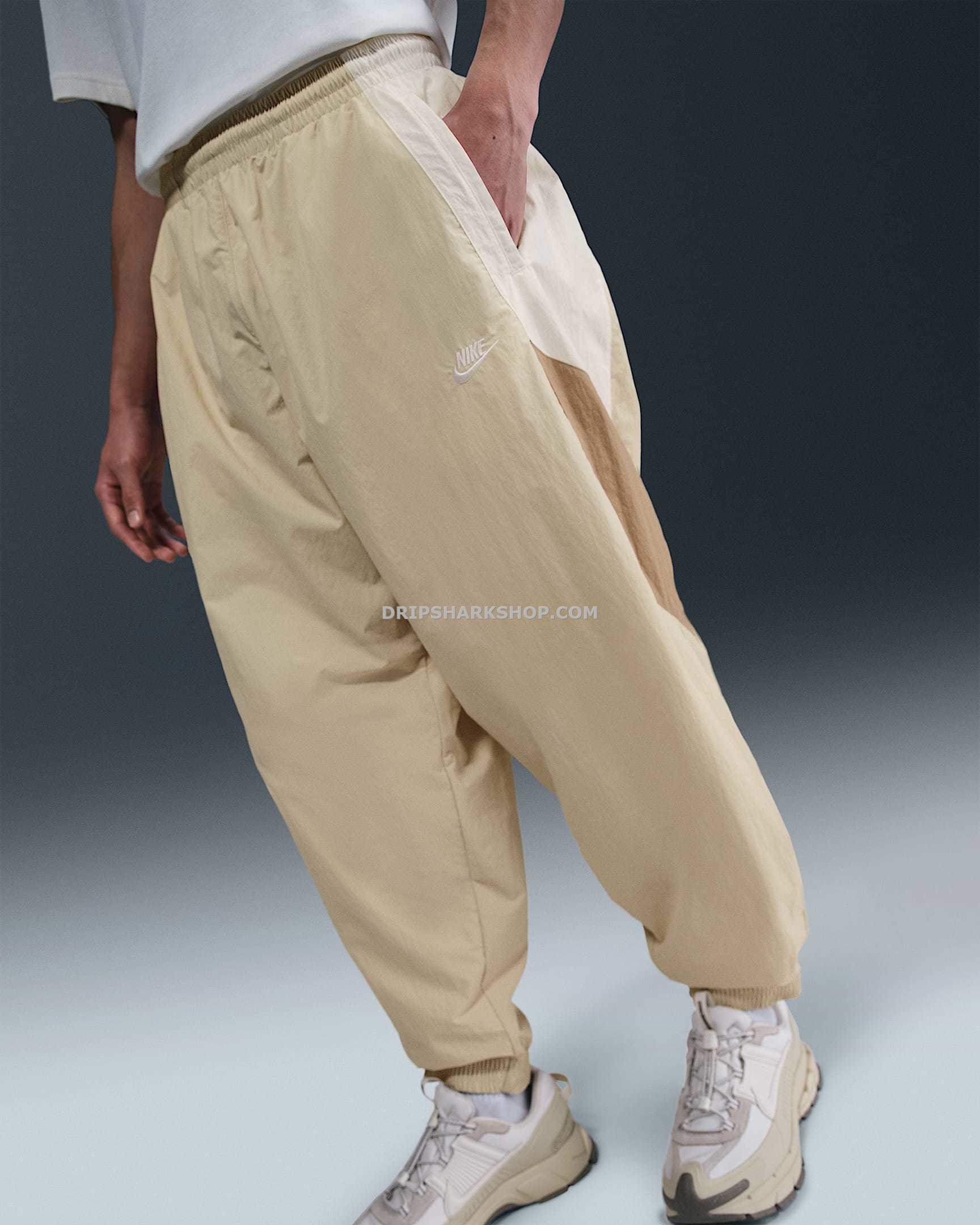 NK TECH SHORTS - Beige