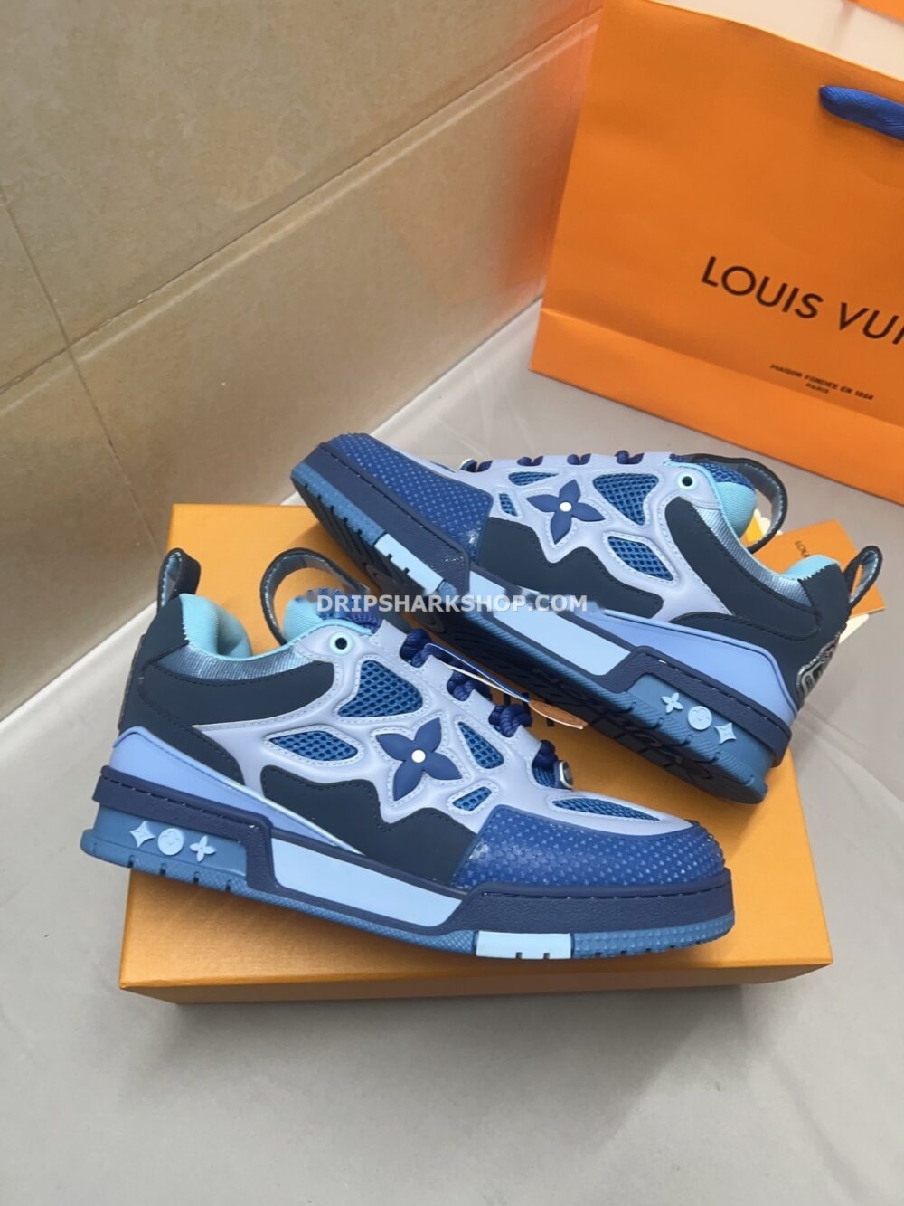 8a318048 Sneaker LV Trainer 2025