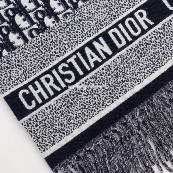 8a8ab384 Bufanda DIOR