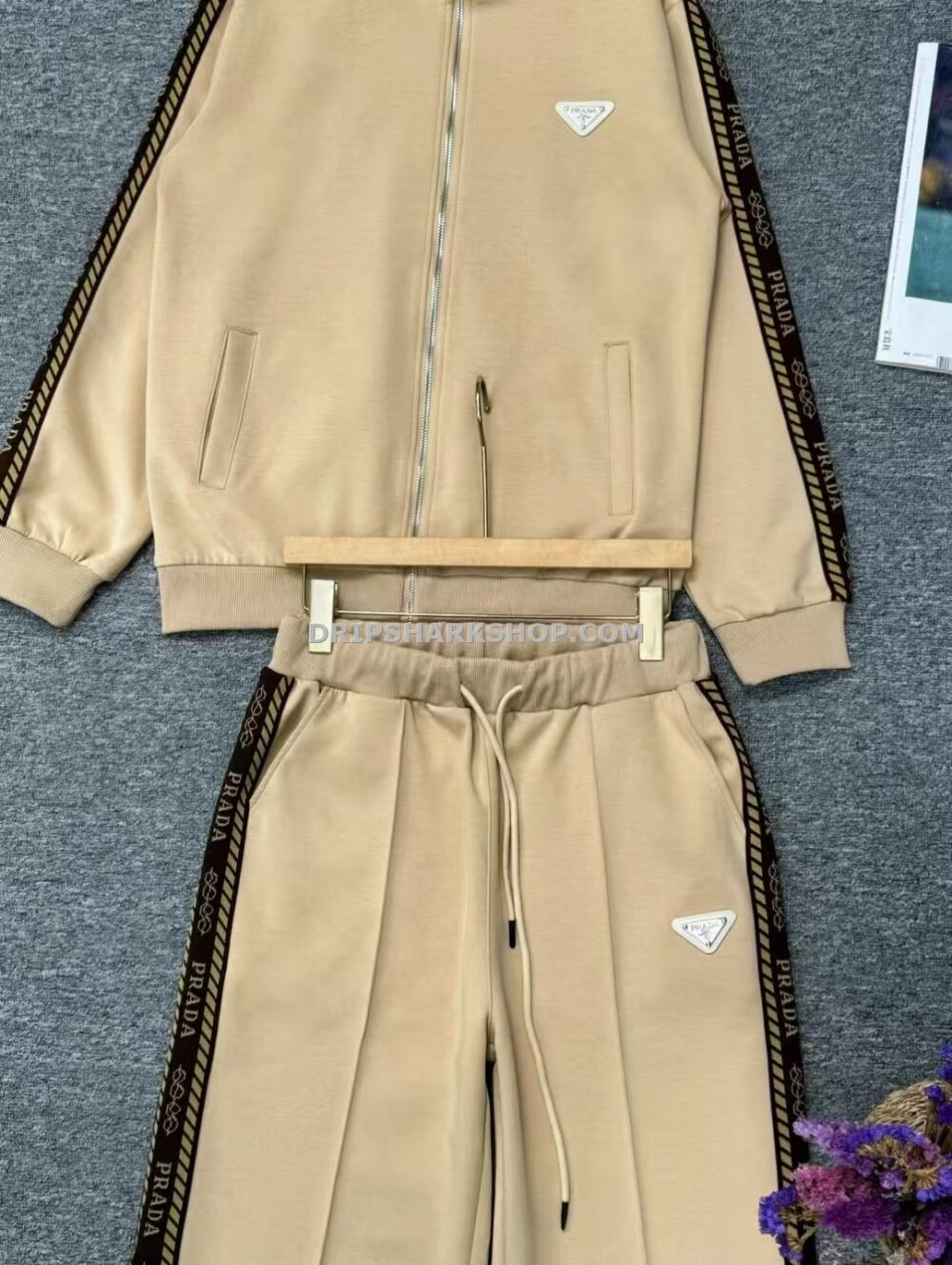 Chandal Prada - Beige