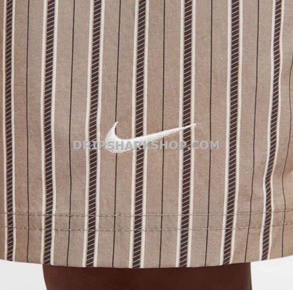 NK TECH SHORTS - Marrón