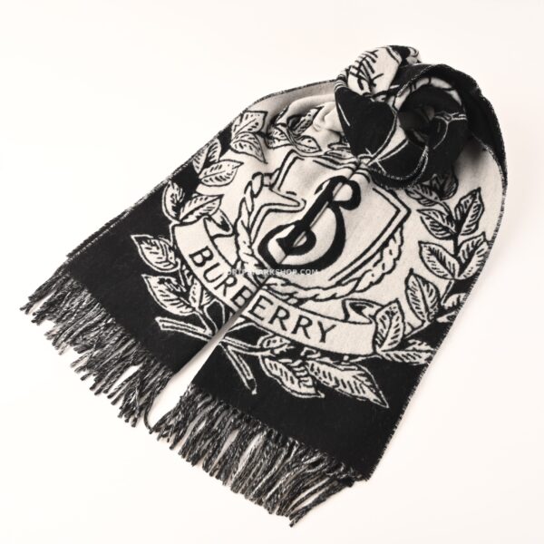 9a9f9ff5-scaled-1 Bufanda BURBERRY