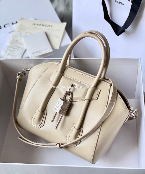 9cb32783 GIVENCHY Bolso