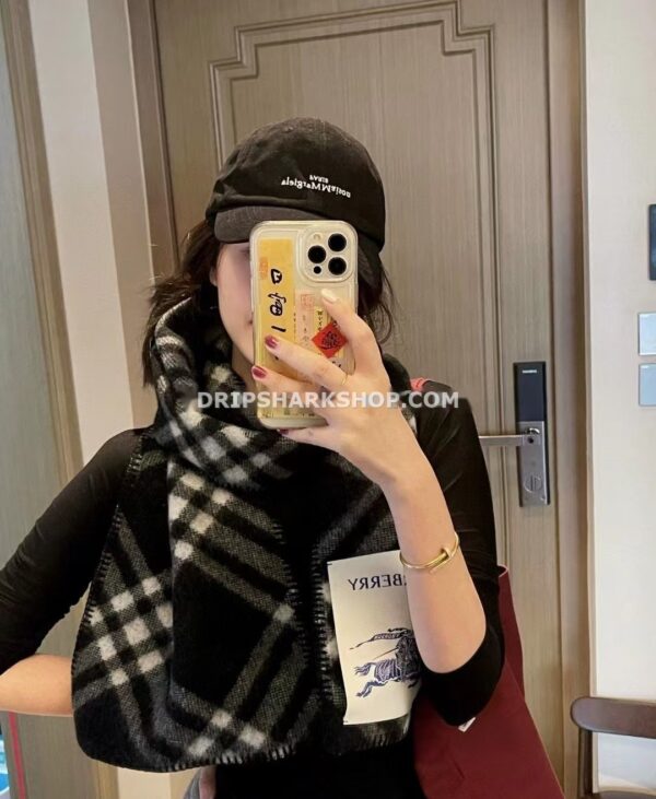 b3fc440e Bufanda BURBERRY