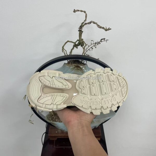 c77117e8 BALENCIAGA - Beige