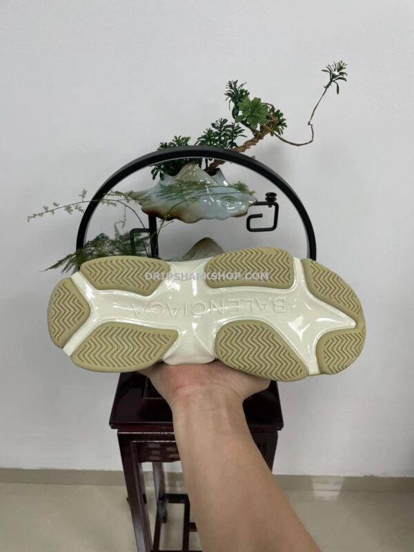 c8d06628 BALENCIAGA - Beige