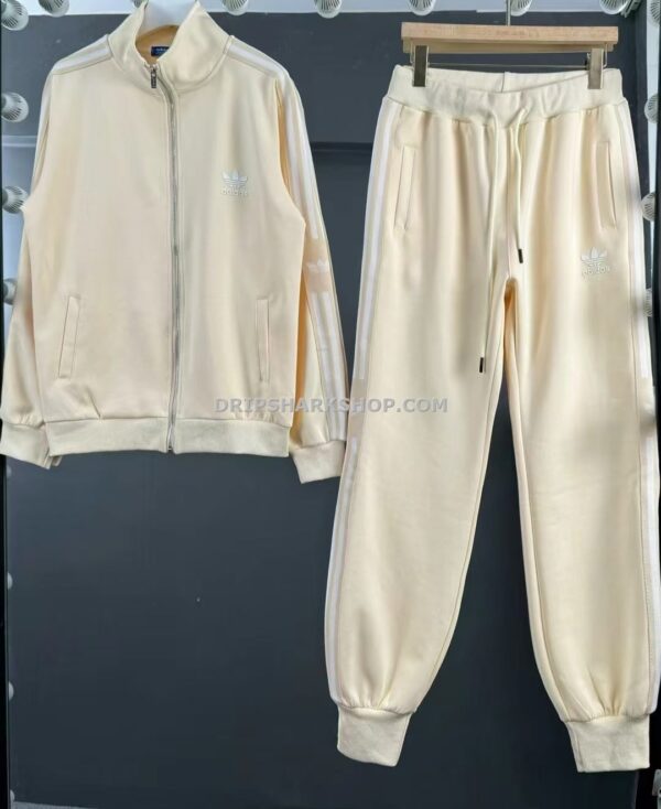 d5f3127d Chandal Adidas - Beige