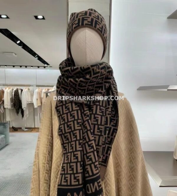 ddeb722f Bufanda FENDI