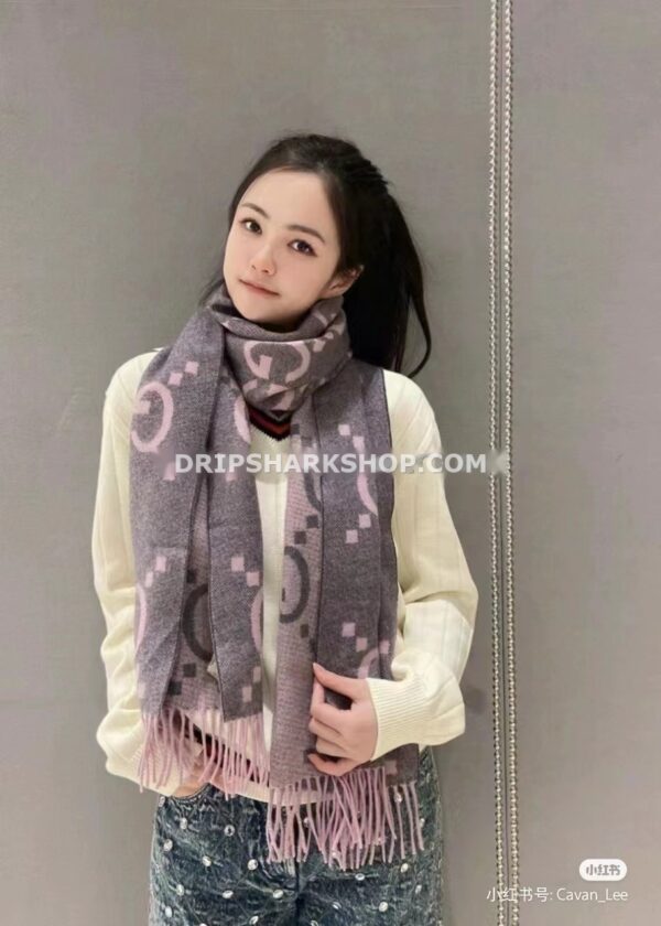 e8b99a23 Bufanda GUCCI