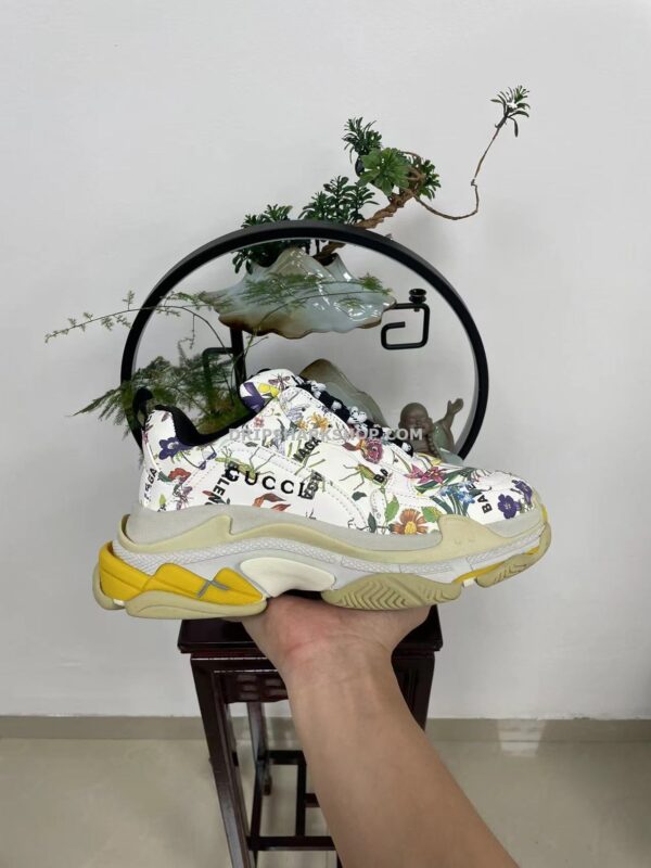 eaf229b5 BALENCIAGA - Beige