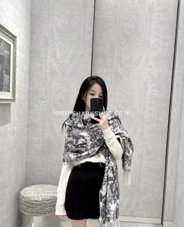 f38cd468 Bufanda DIOR