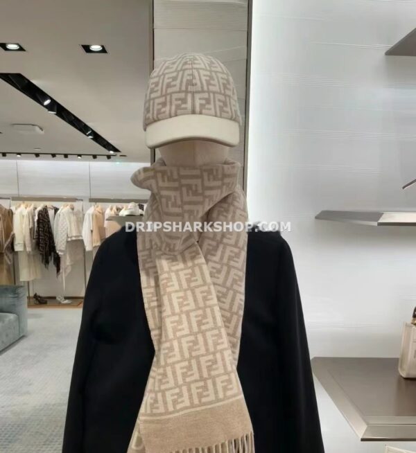 f4e3cb3b Bufanda FENDI