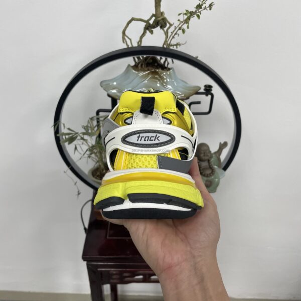 f9b8aeaf BALENCIAGA - Amarillo